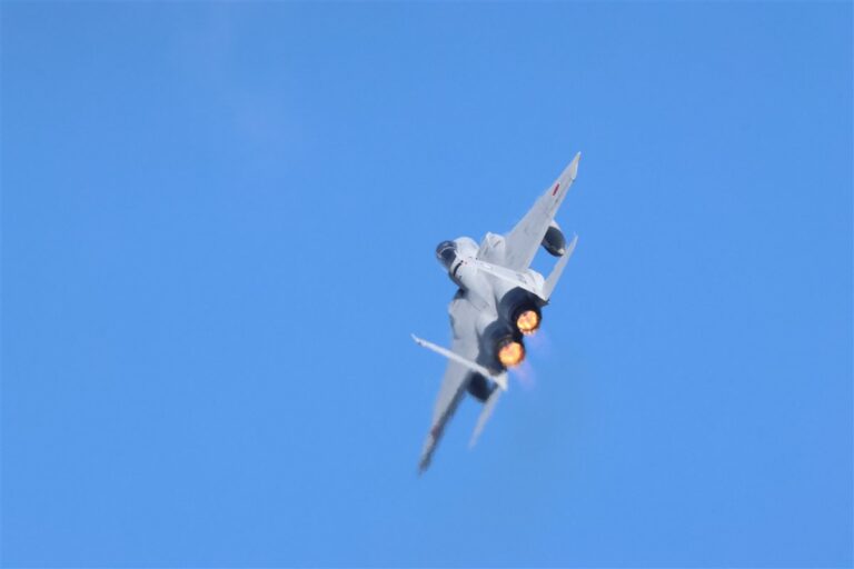 当店から見える戦闘機